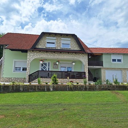 Guesthouse Miha Rakovica Exterior photo