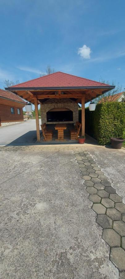 Guesthouse Miha Rakovica Exterior photo