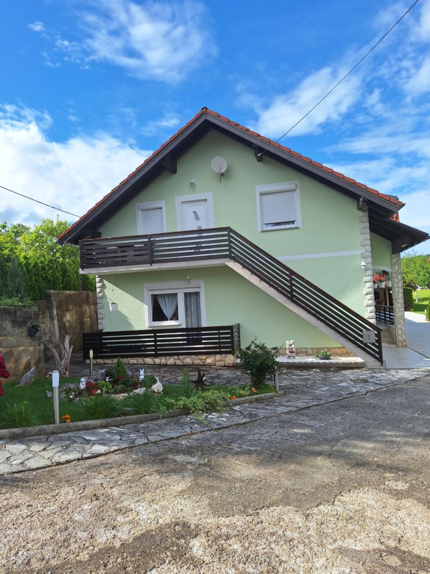 Guesthouse Miha Rakovica Exterior photo