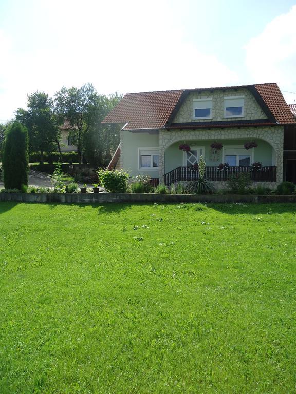 Guesthouse Miha Rakovica Exterior photo